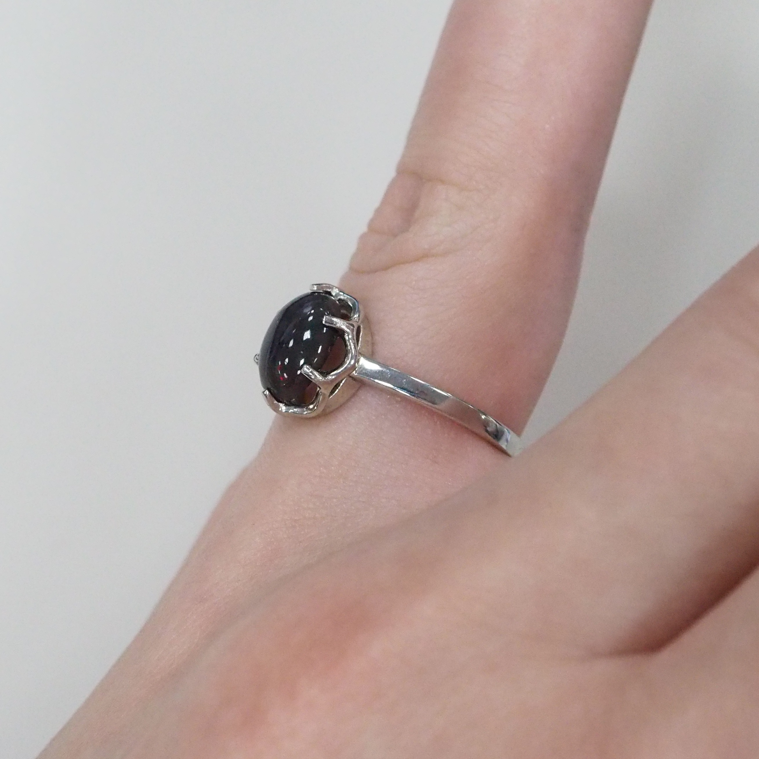 Серебряное кольцо 925 пробы; вставки 1 Опал;